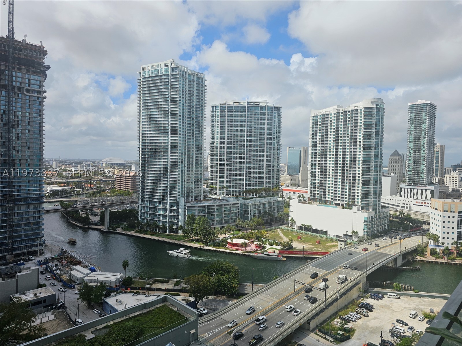 68 SE 6th St #1806, Miami FL 33131