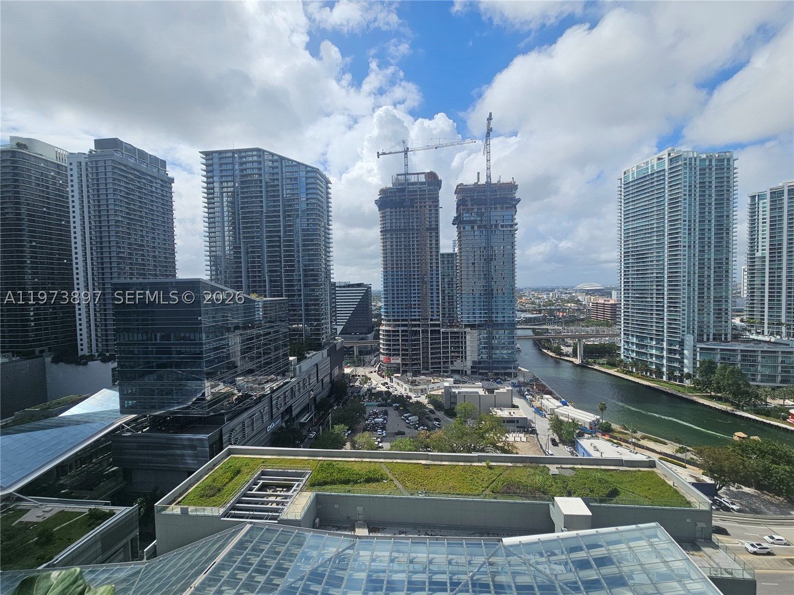 68 SE 6th St #1806, Miami FL 33131