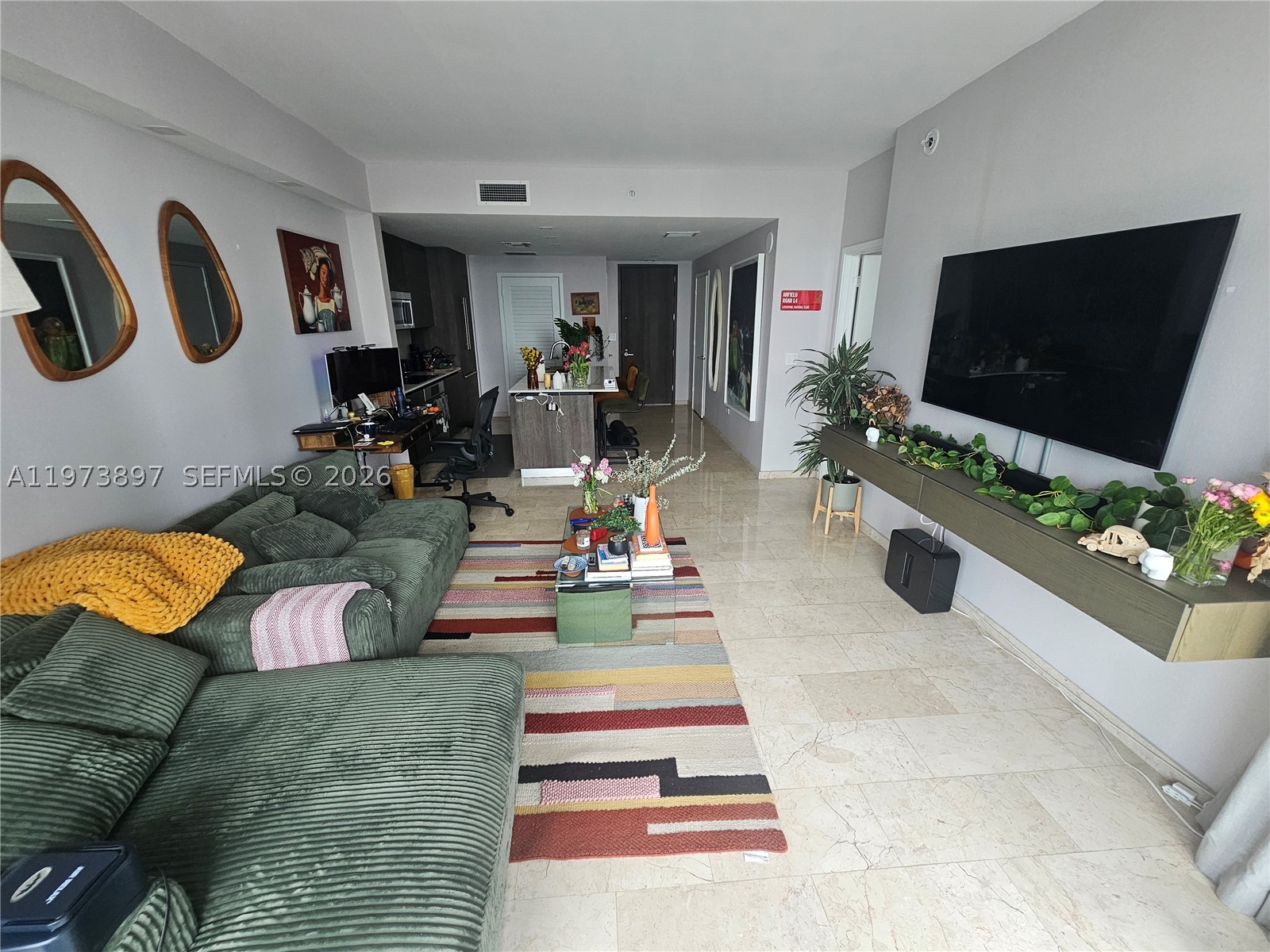 68 SE 6th St #1806, Miami FL 33131