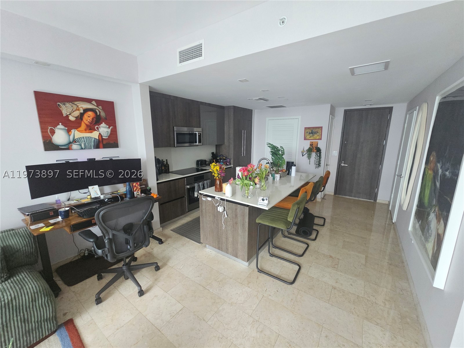 68 SE 6th St #1806, Miami FL 33131
