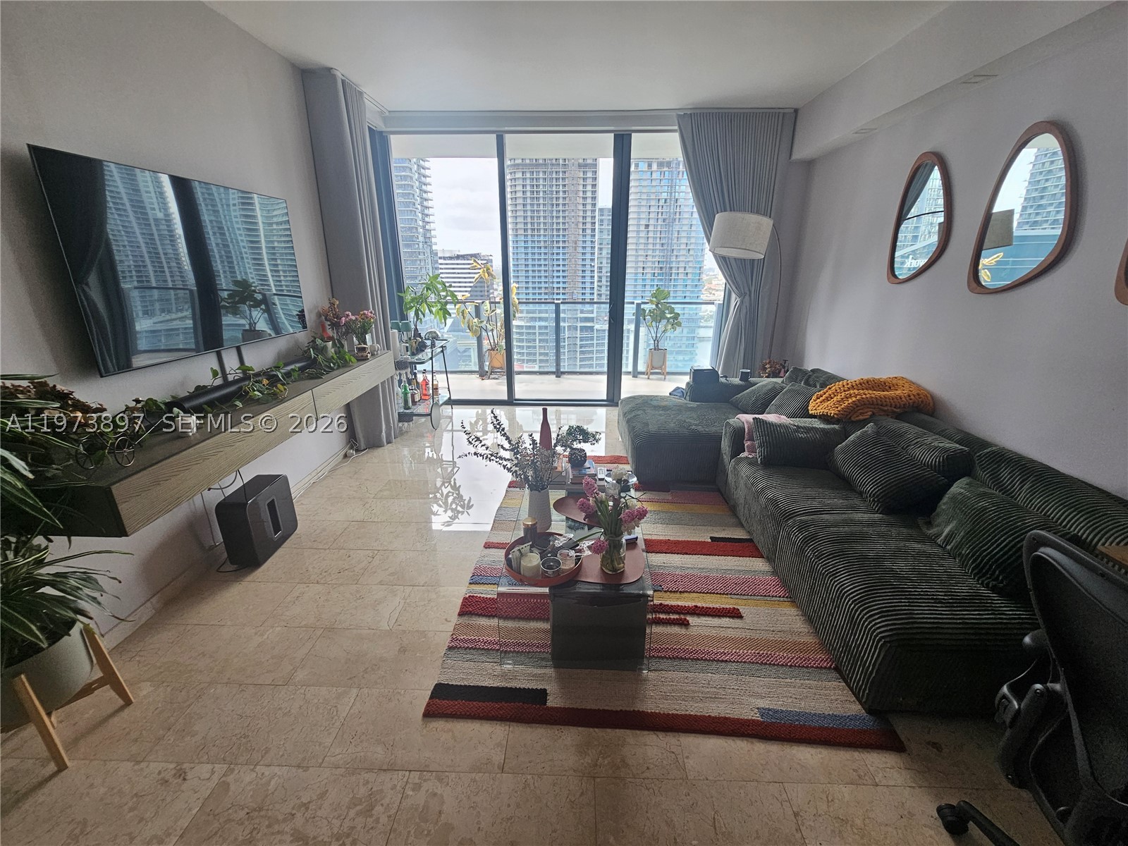 68 SE 6th St #1806, Miami FL 33131