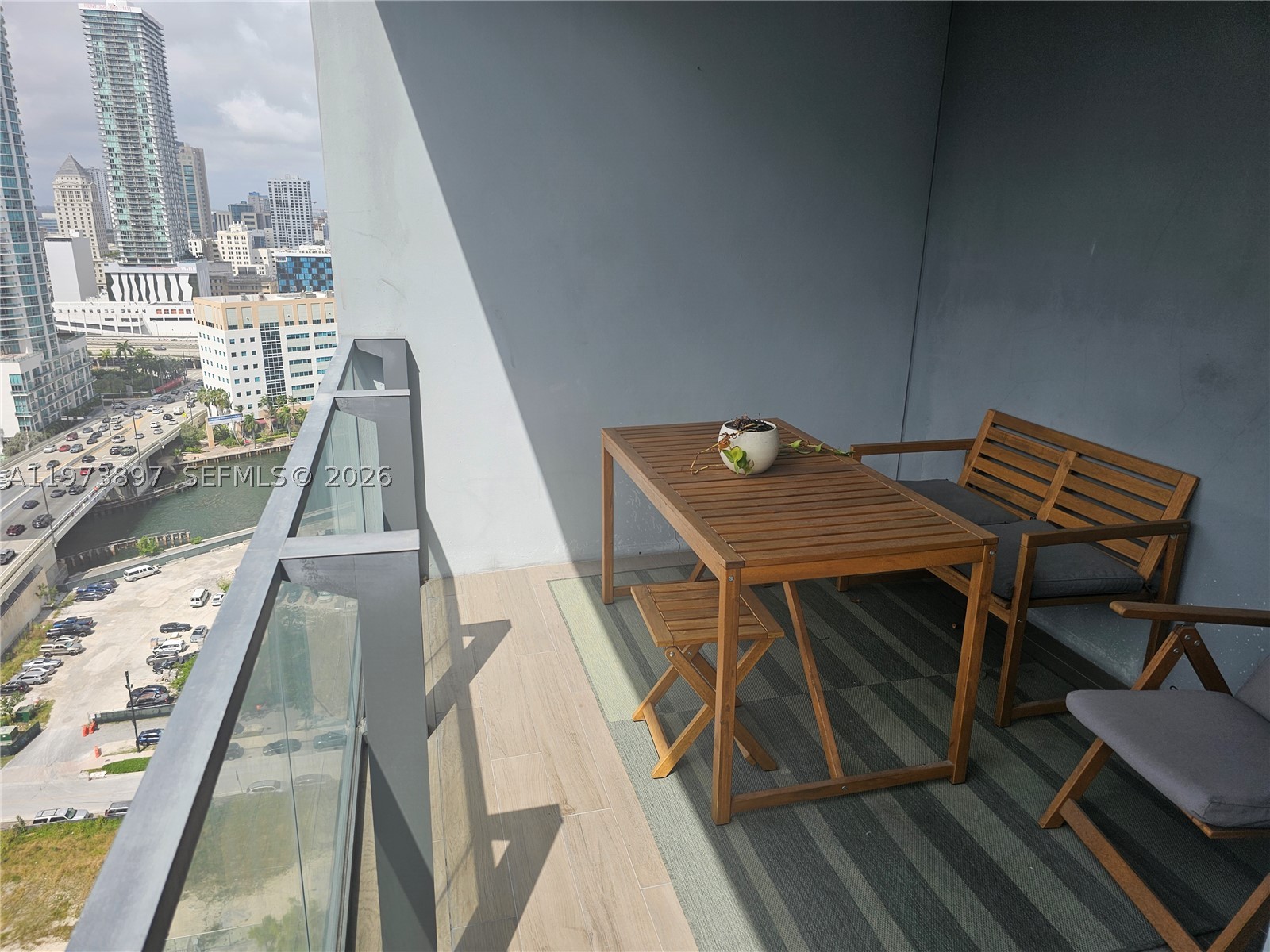 68 SE 6th St #1806, Miami FL 33131