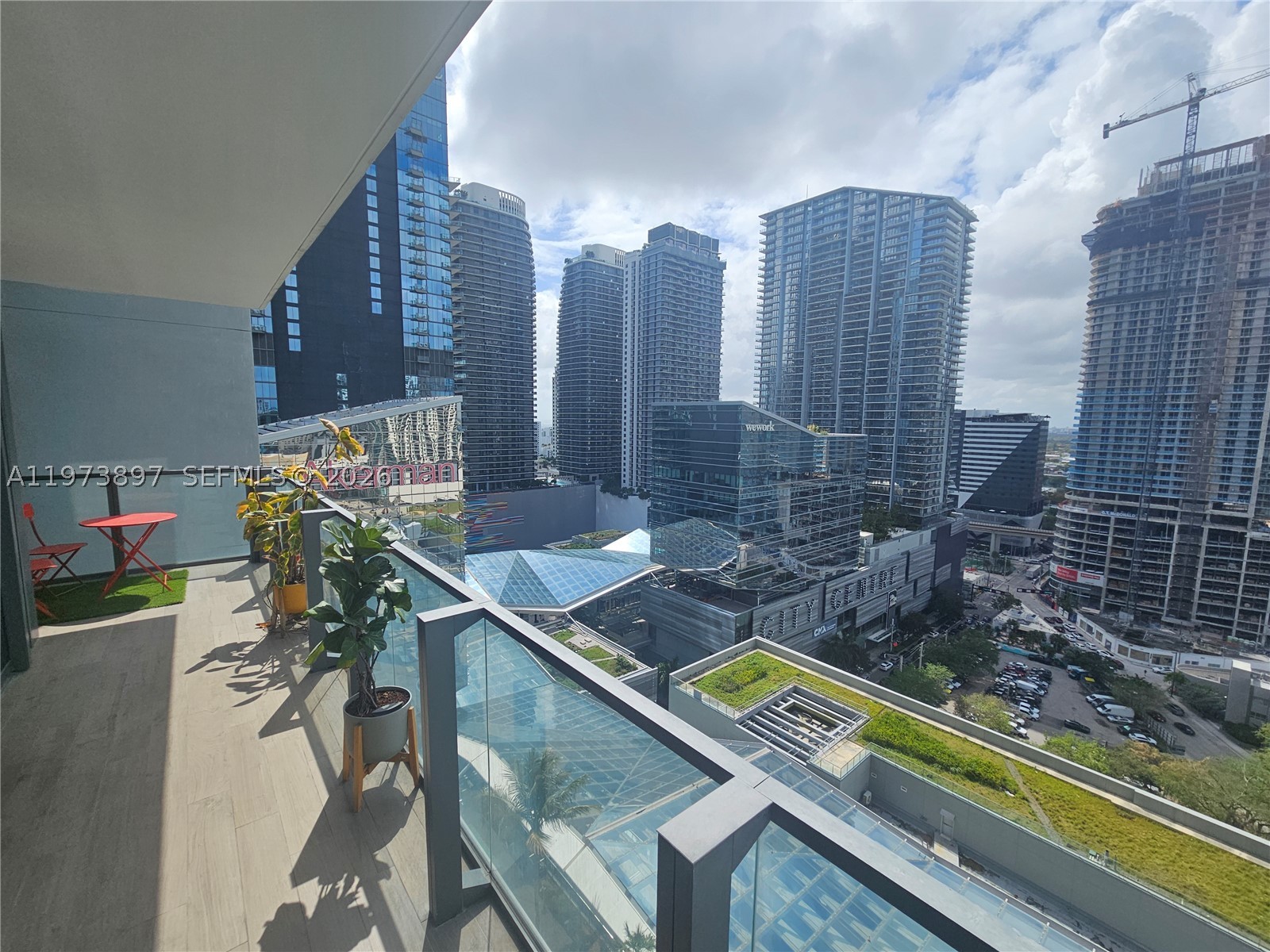 68 SE 6th St #1806, Miami FL 33131