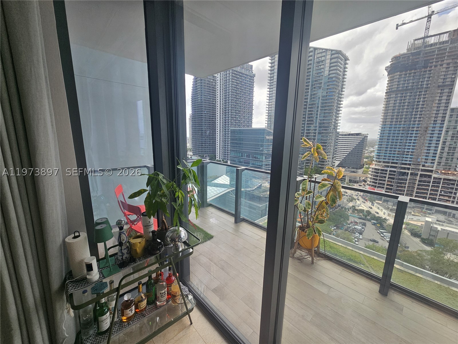 68 SE 6th St #1806, Miami FL 33131