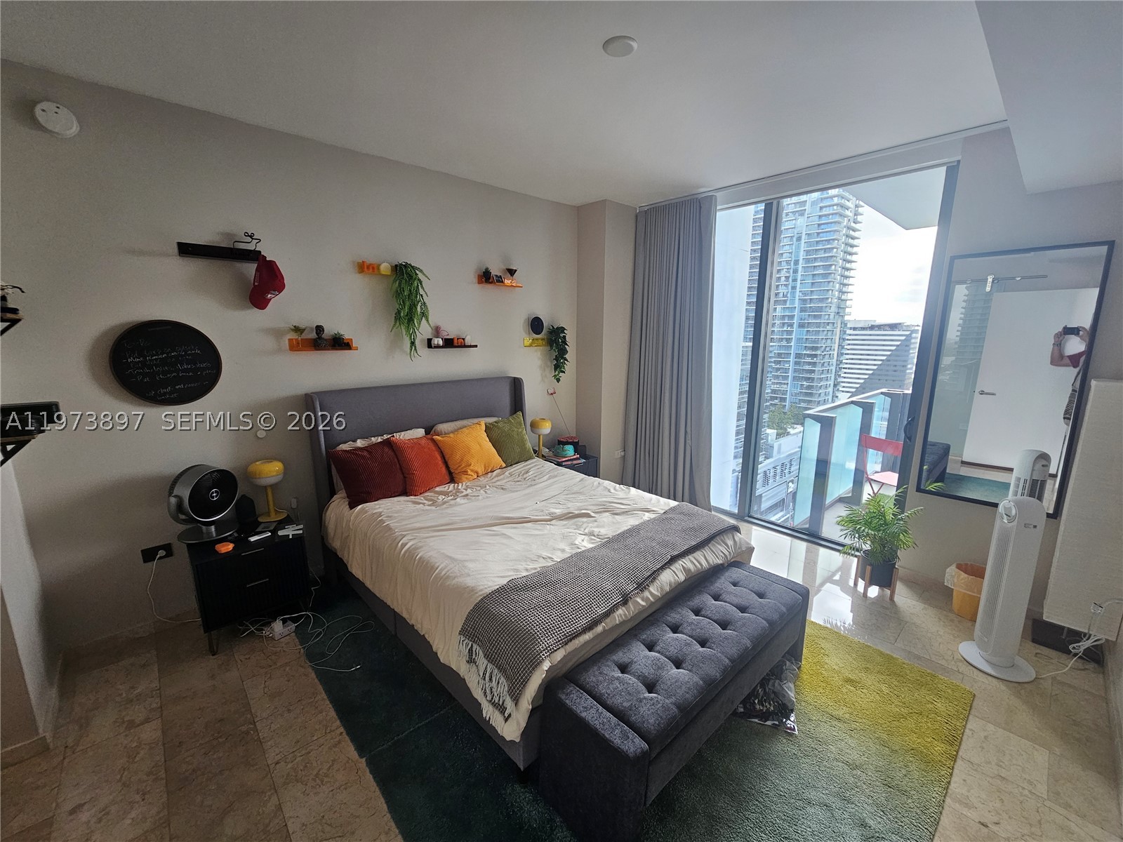 68 SE 6th St #1806, Miami FL 33131
