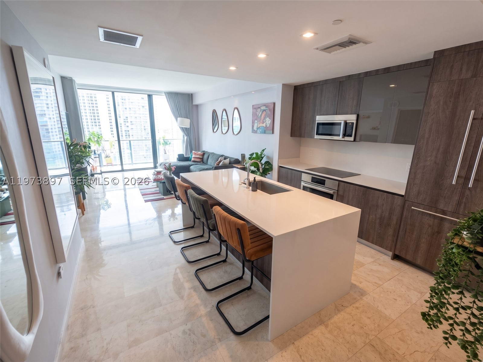 68 SE 6th St #1806, Miami FL 33131