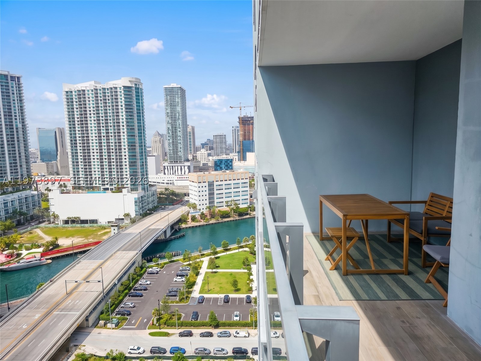 68 SE 6th St #1806, Miami FL 33131