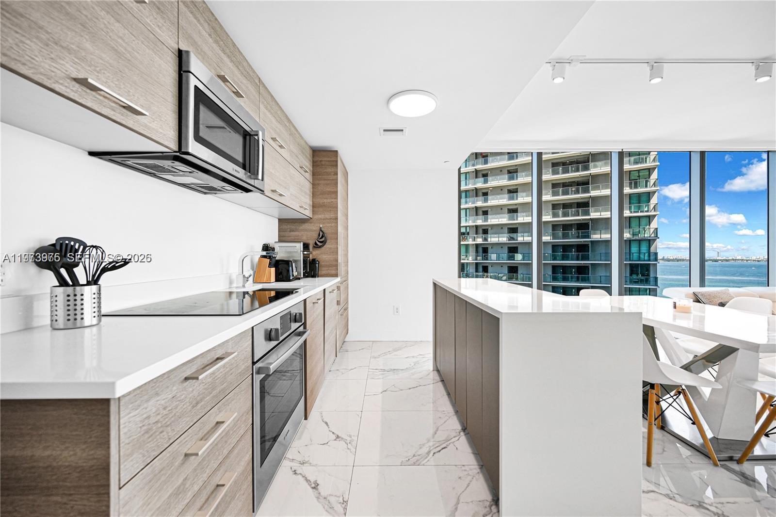 650 NE 32nd St #2007, Miami FL 33137
