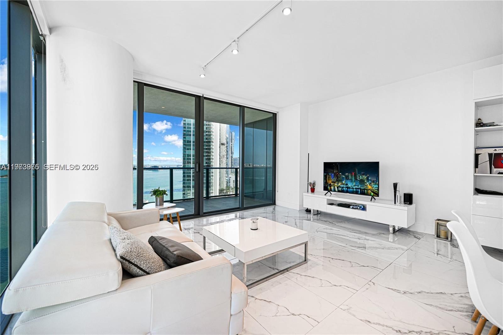 650 NE 32nd St #2007, Miami FL 33137