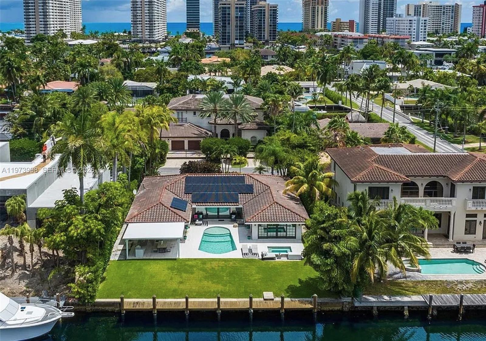 524 Oleander Dr, Hallandale Beach FL 33009