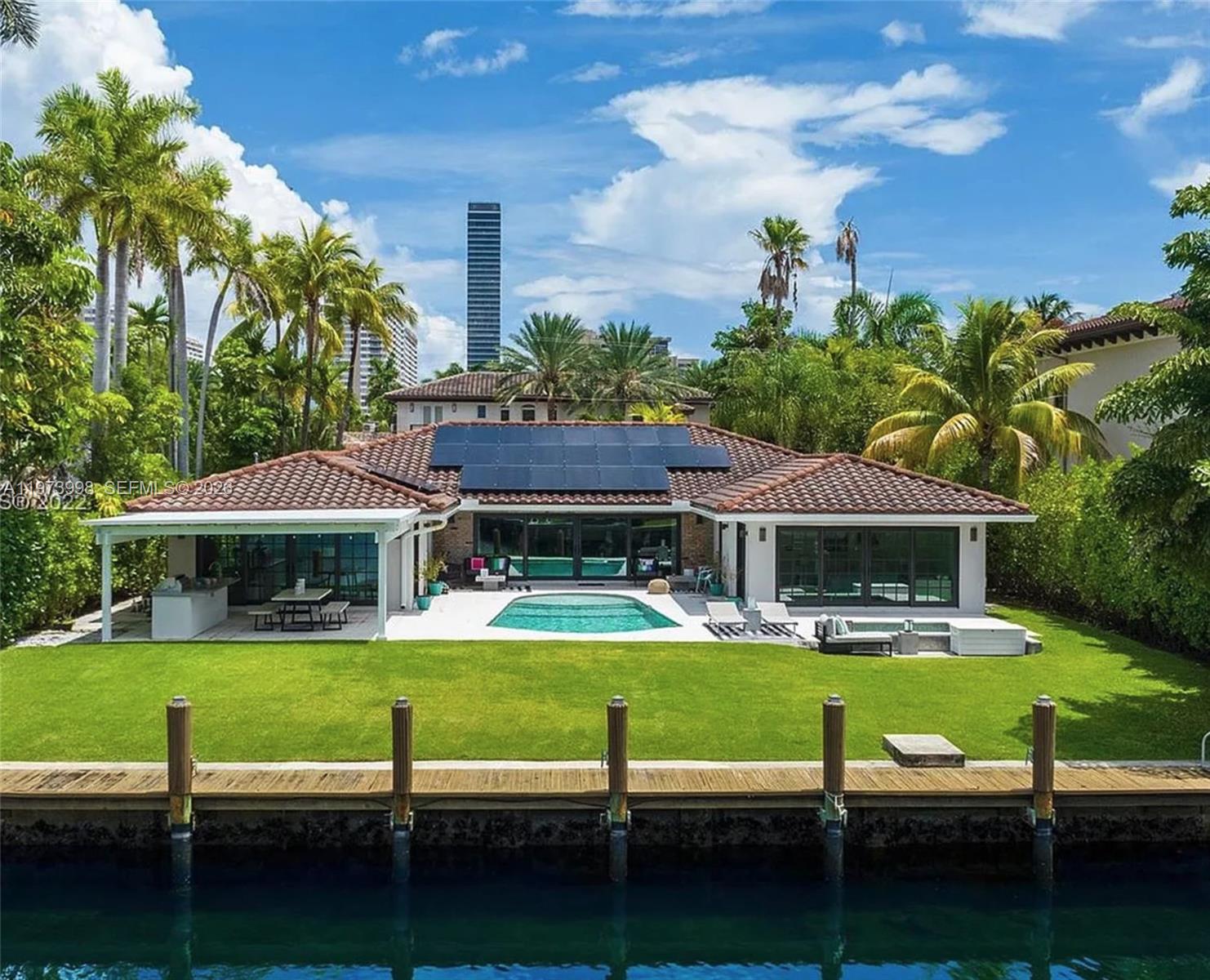524 Oleander Dr, Hallandale Beach FL 33009
