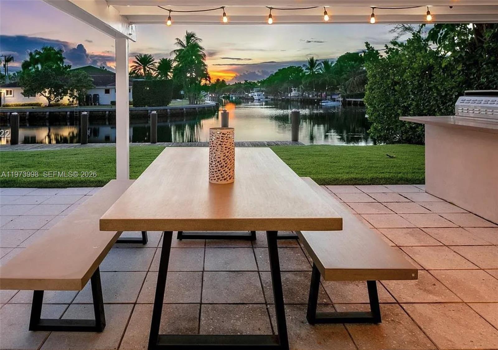 524 Oleander Dr, Hallandale Beach FL 33009