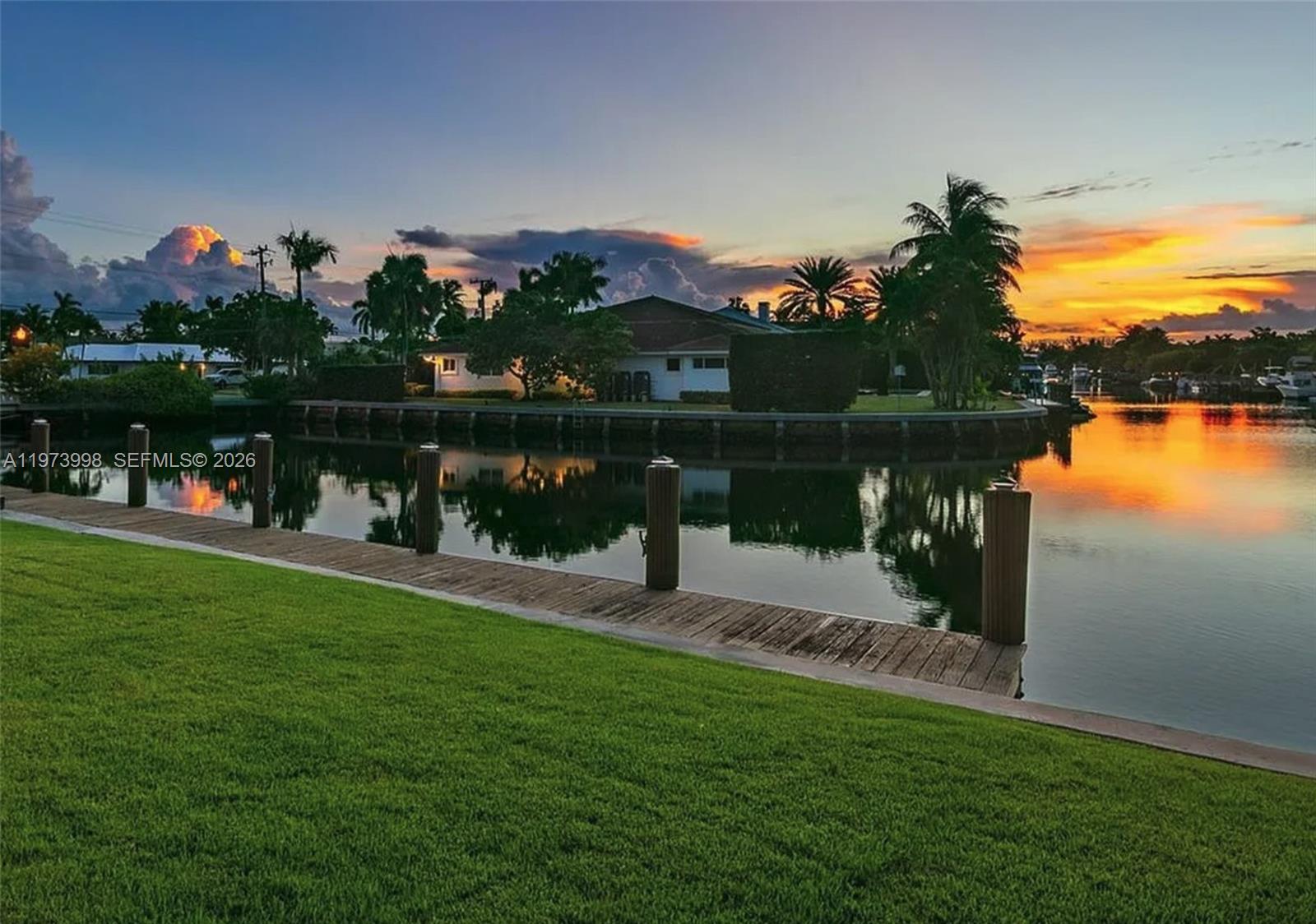 524 Oleander Dr, Hallandale Beach FL 33009