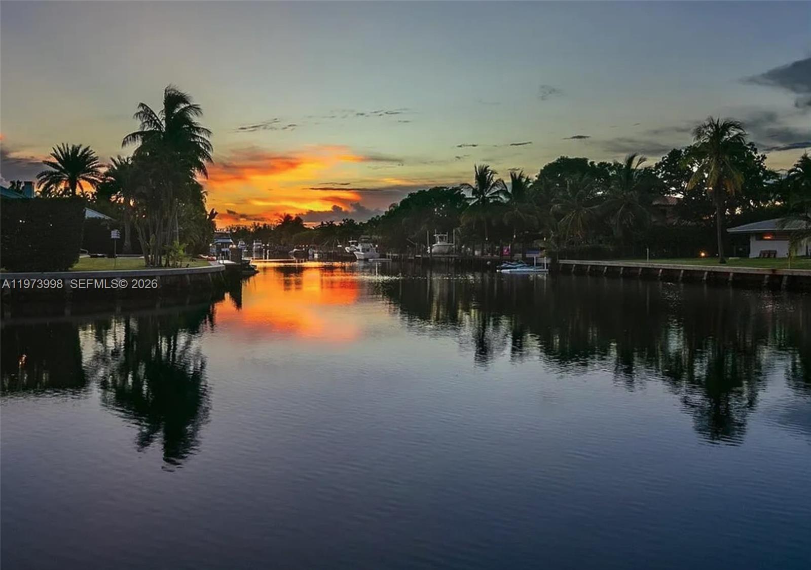 524 Oleander Dr, Hallandale Beach FL 33009