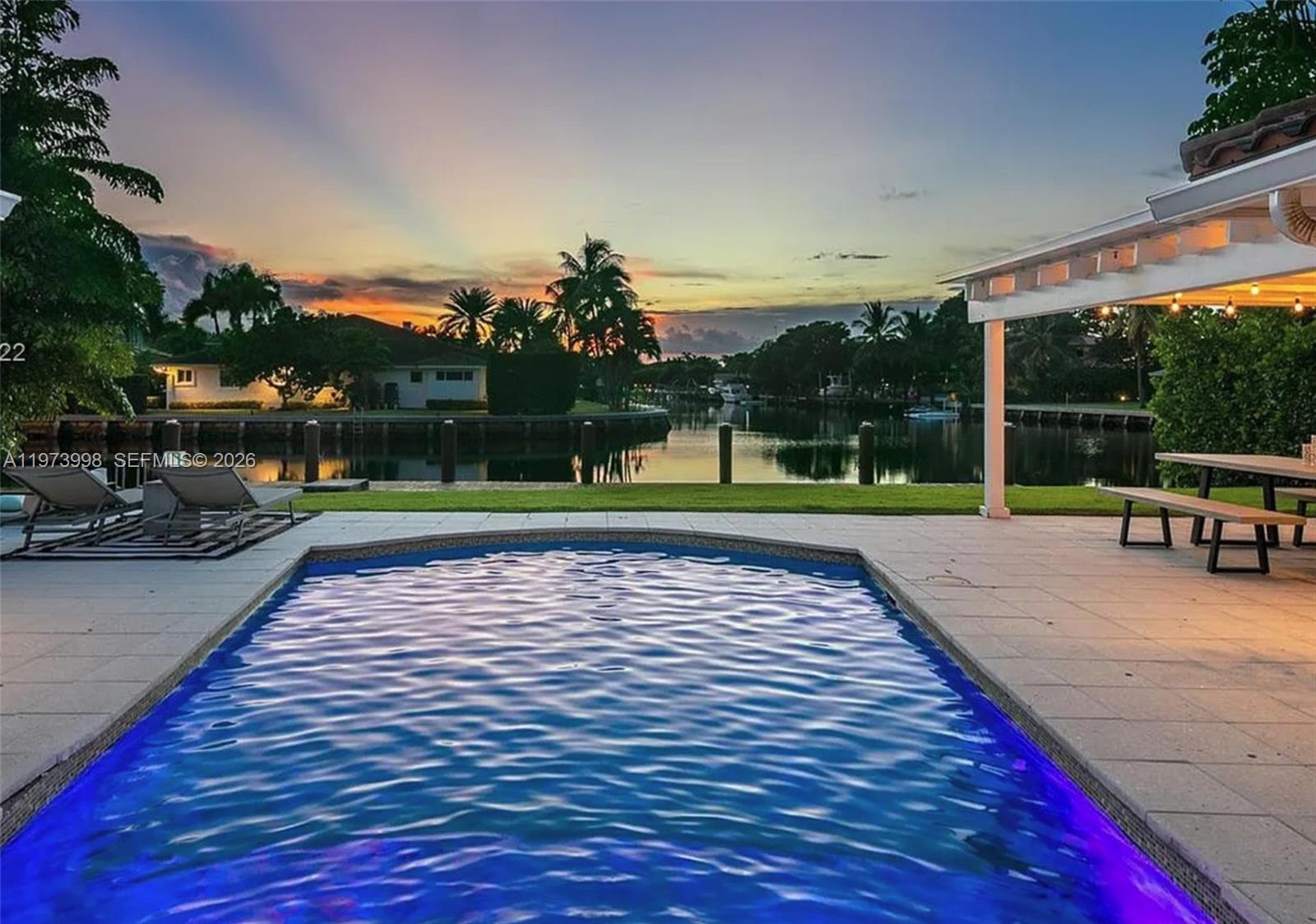 524 Oleander Dr, Hallandale Beach FL 33009