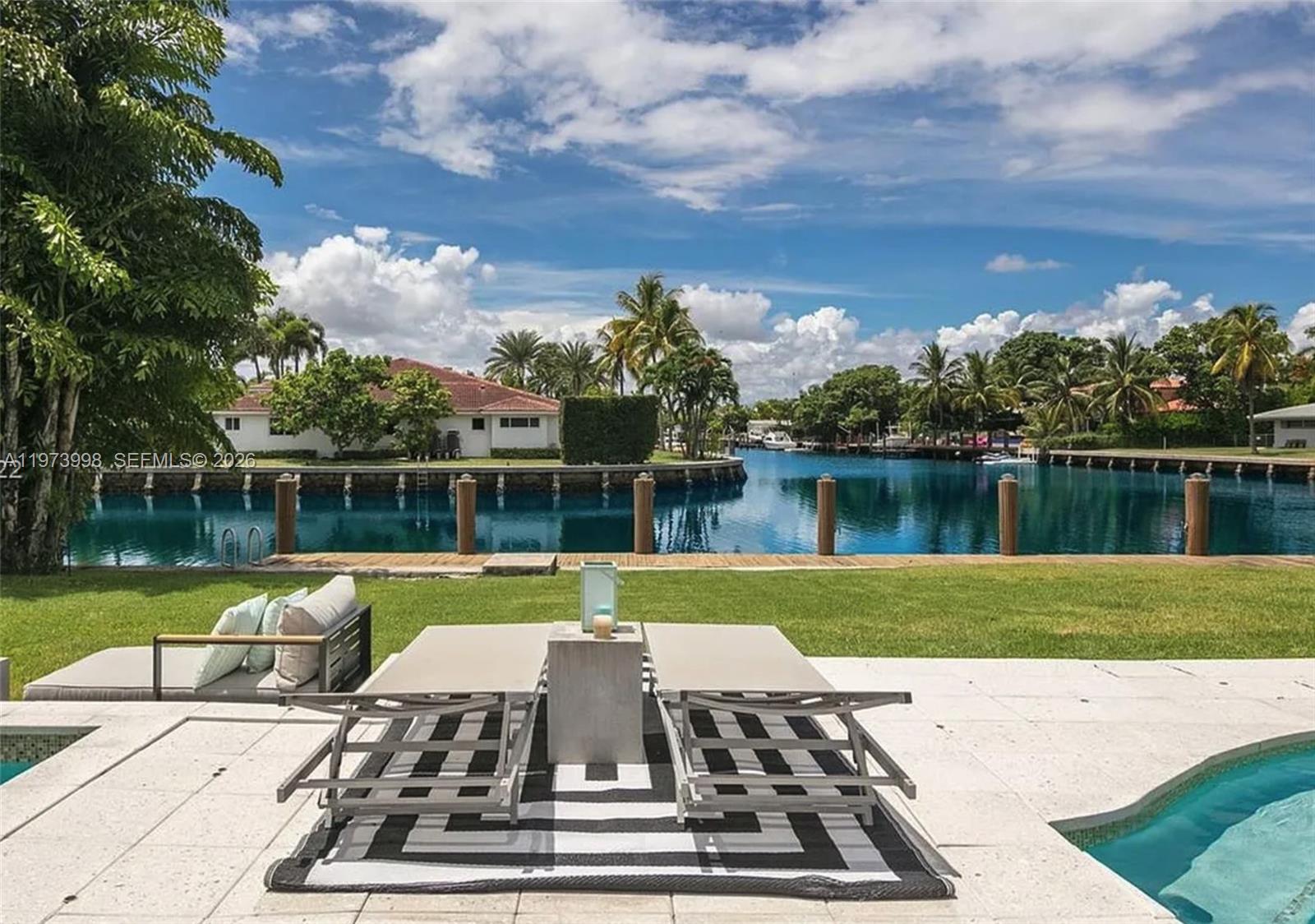 524 Oleander Dr, Hallandale Beach FL 33009