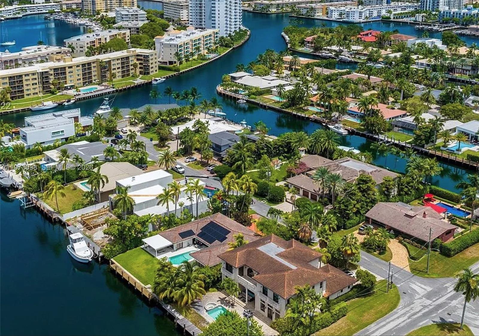 524 Oleander Dr, Hallandale Beach FL 33009