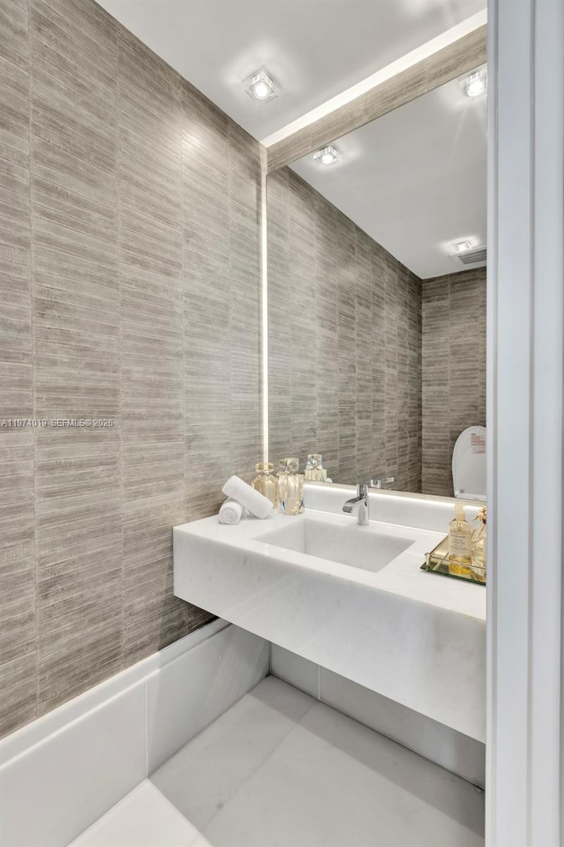 18555 Collins Ave #4605, Sunny Isles Beach FL 33160