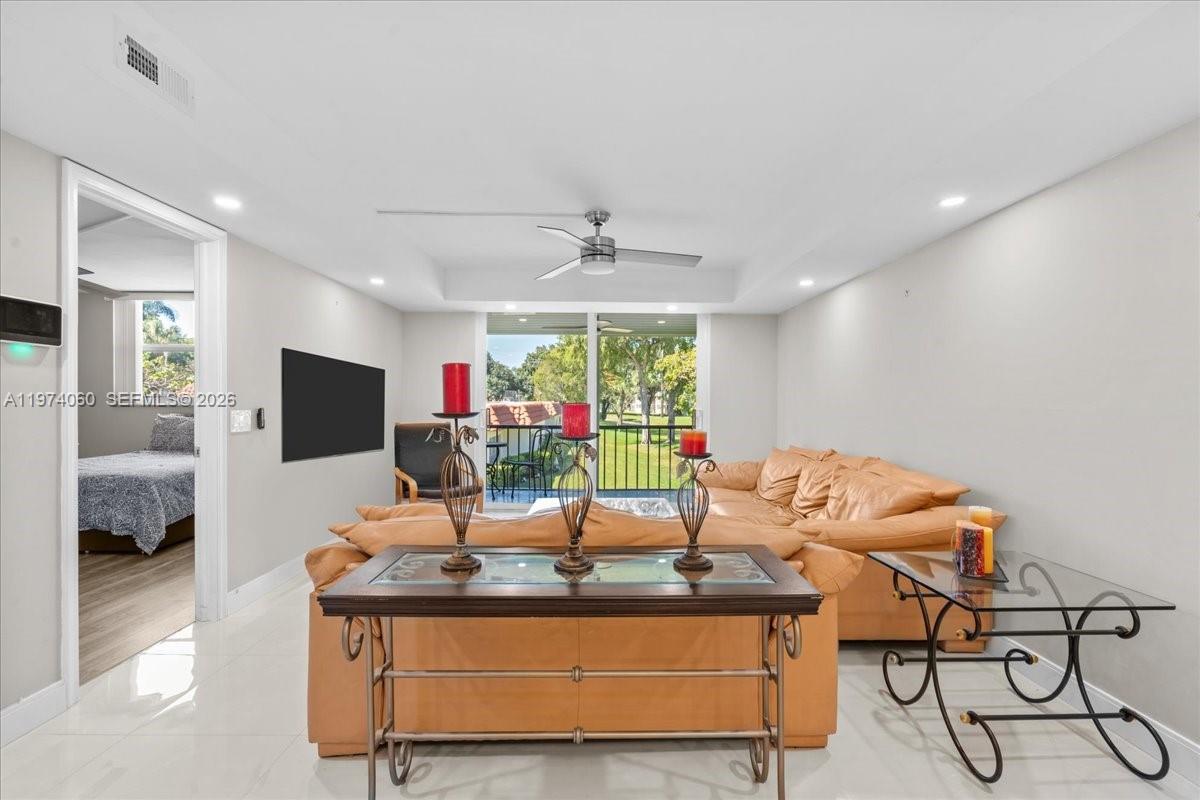 811 S Hollybrook Dr #208, Pembroke Pines FL 33025