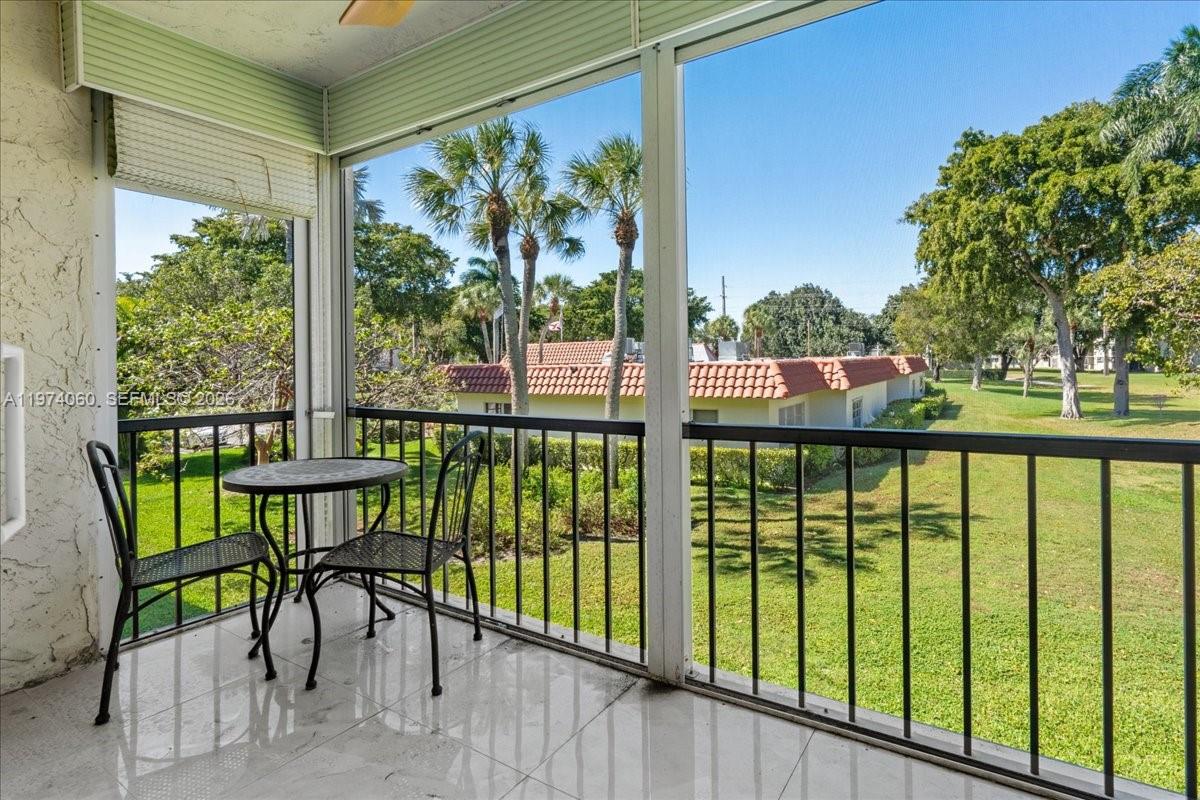 811 S Hollybrook Dr #208, Pembroke Pines FL 33025