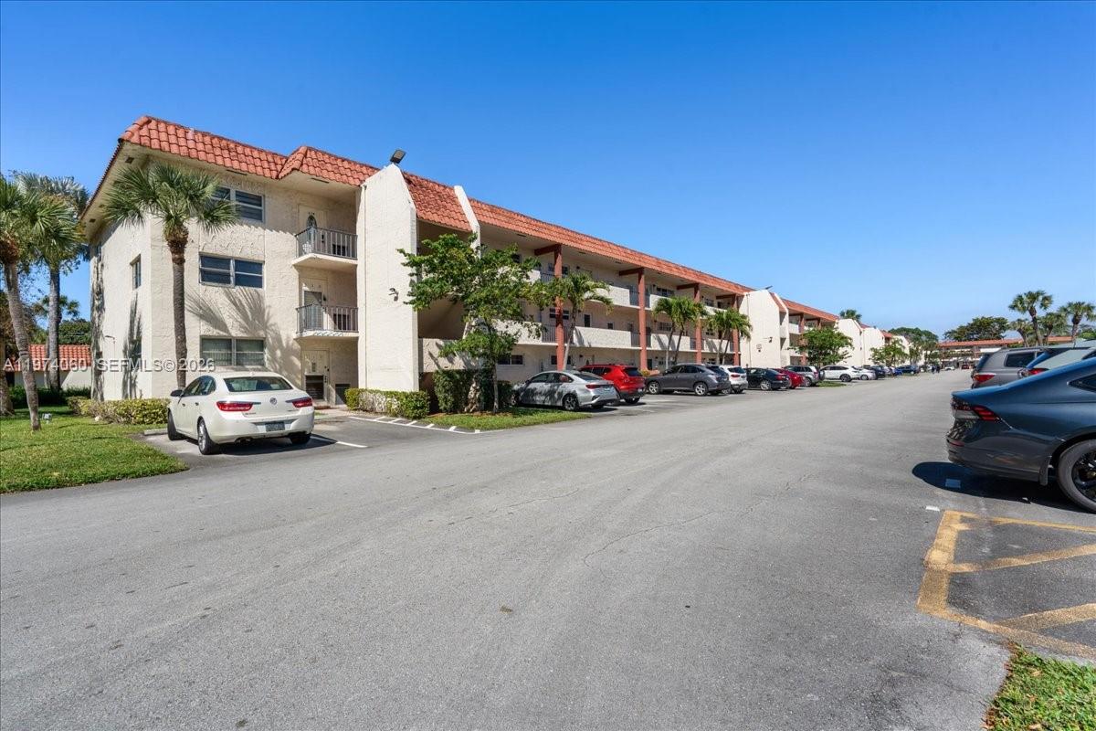 811 S Hollybrook Dr #208, Pembroke Pines FL 33025