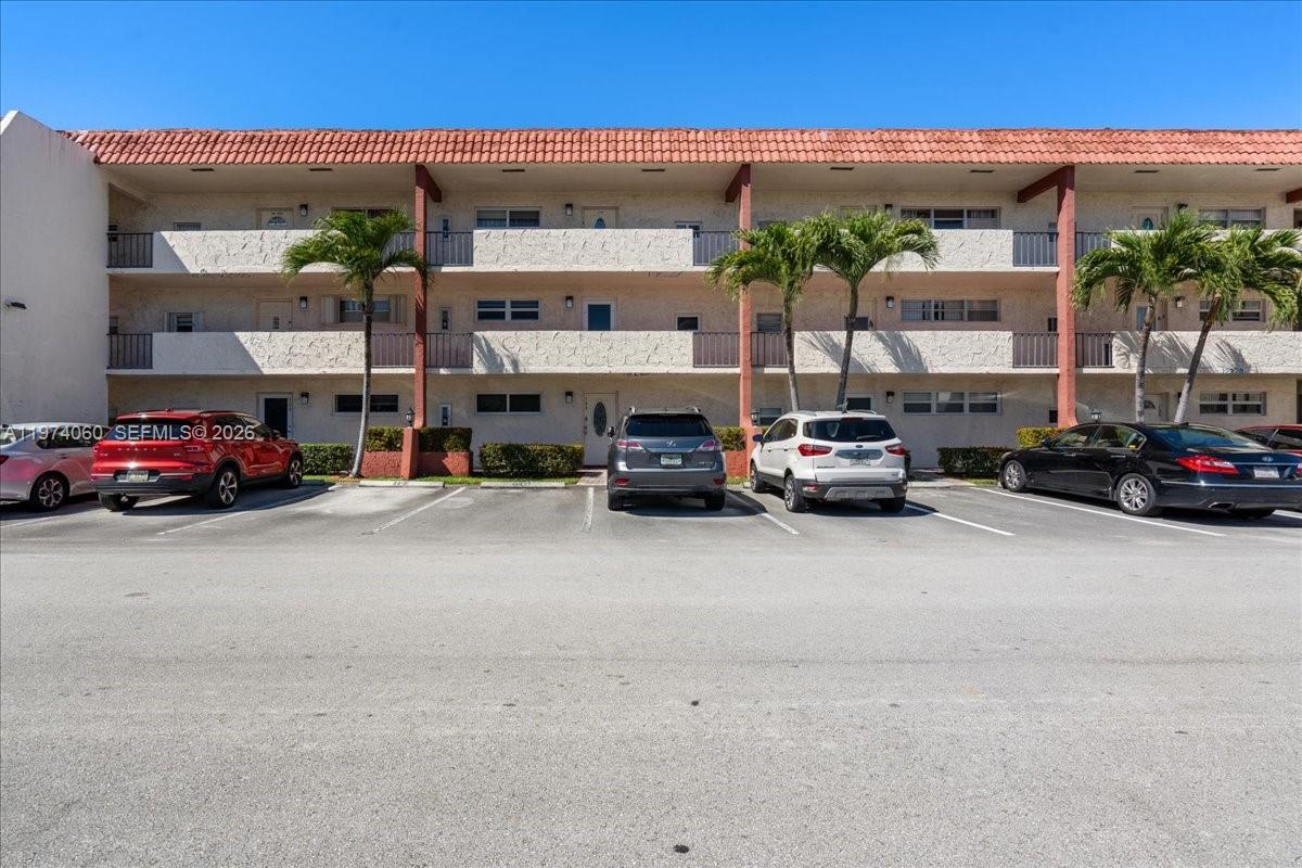 811 S Hollybrook Dr #208, Pembroke Pines FL 33025