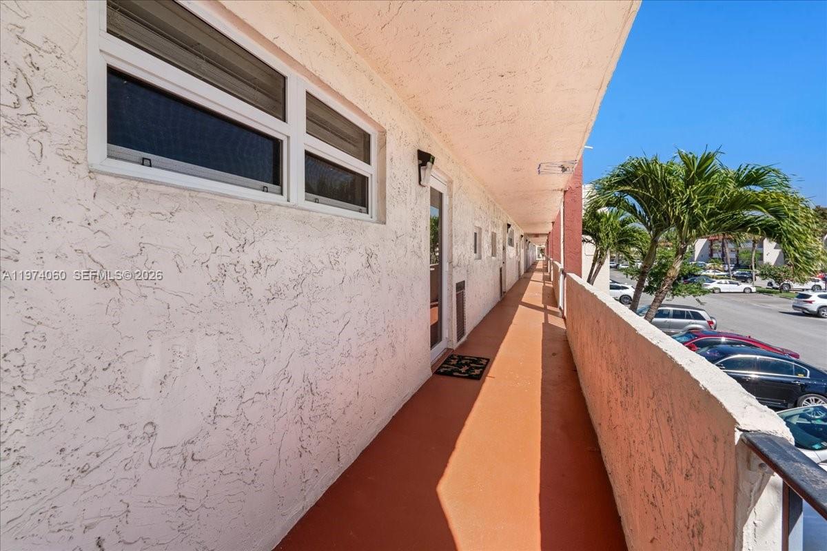 811 S Hollybrook Dr #208, Pembroke Pines FL 33025