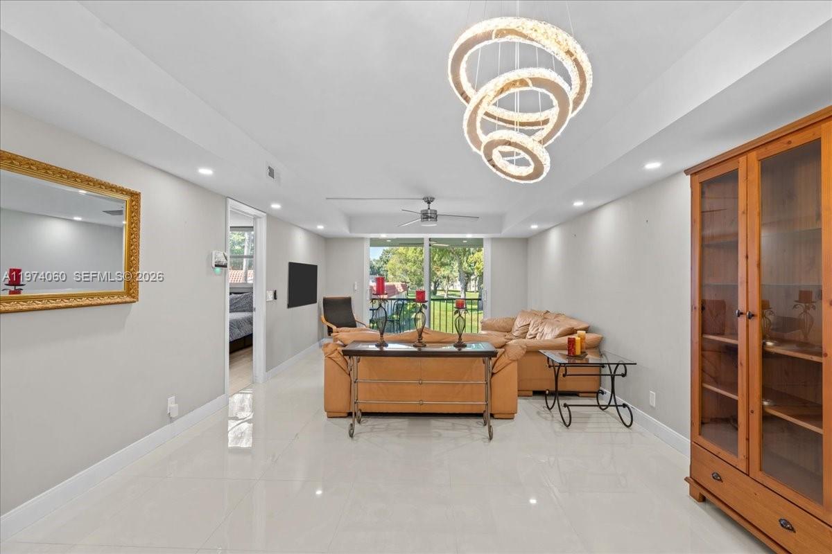 811 S Hollybrook Dr #208, Pembroke Pines FL 33025
