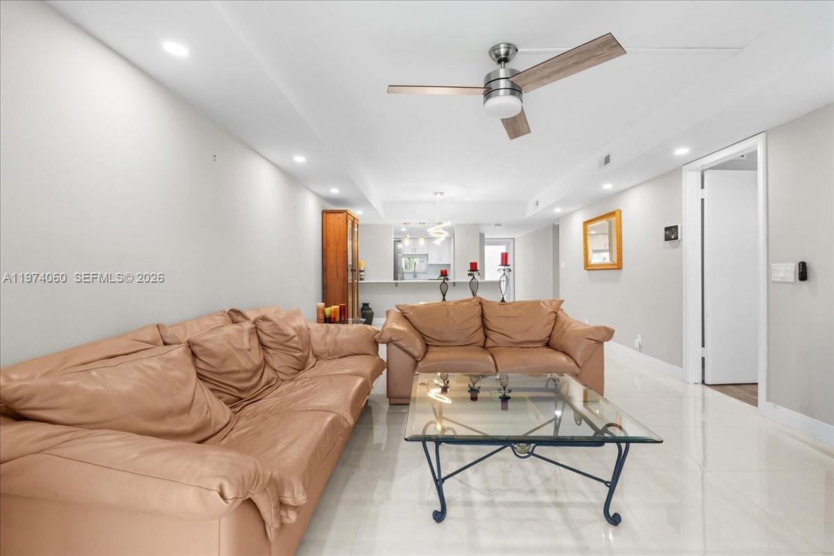 811 S Hollybrook Dr #208, Pembroke Pines FL 33025