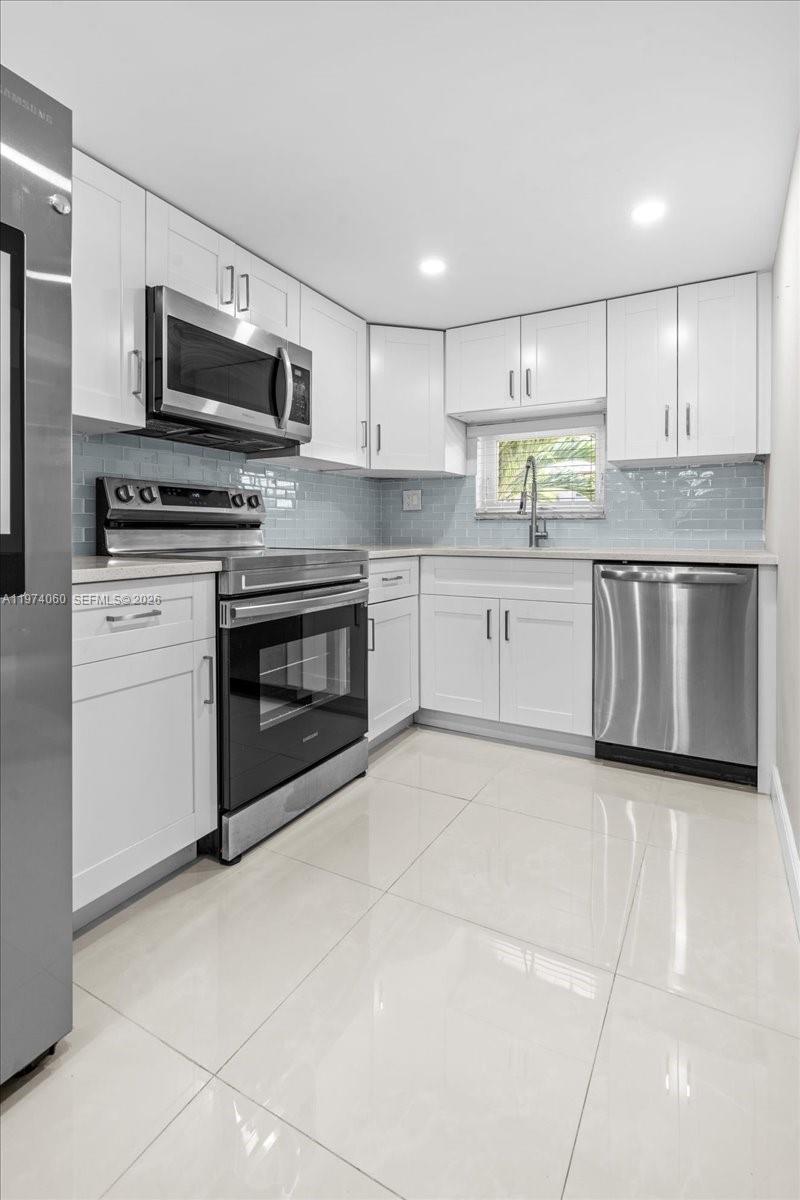 811 S Hollybrook Dr #208, Pembroke Pines FL 33025