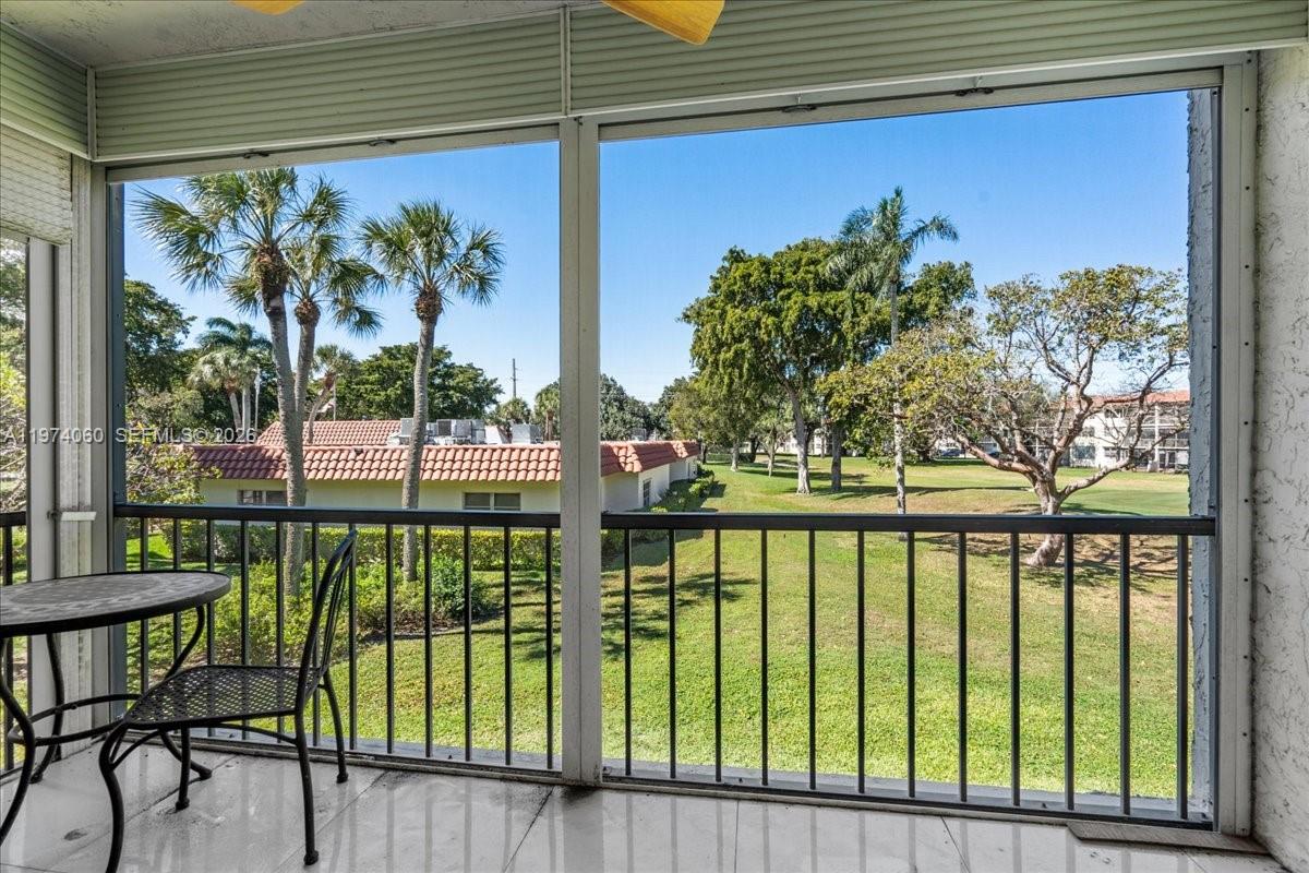 811 S Hollybrook Dr #208, Pembroke Pines FL 33025