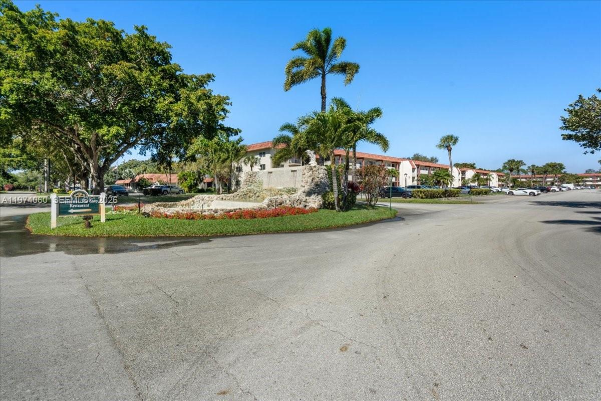811 S Hollybrook Dr #208, Pembroke Pines FL 33025