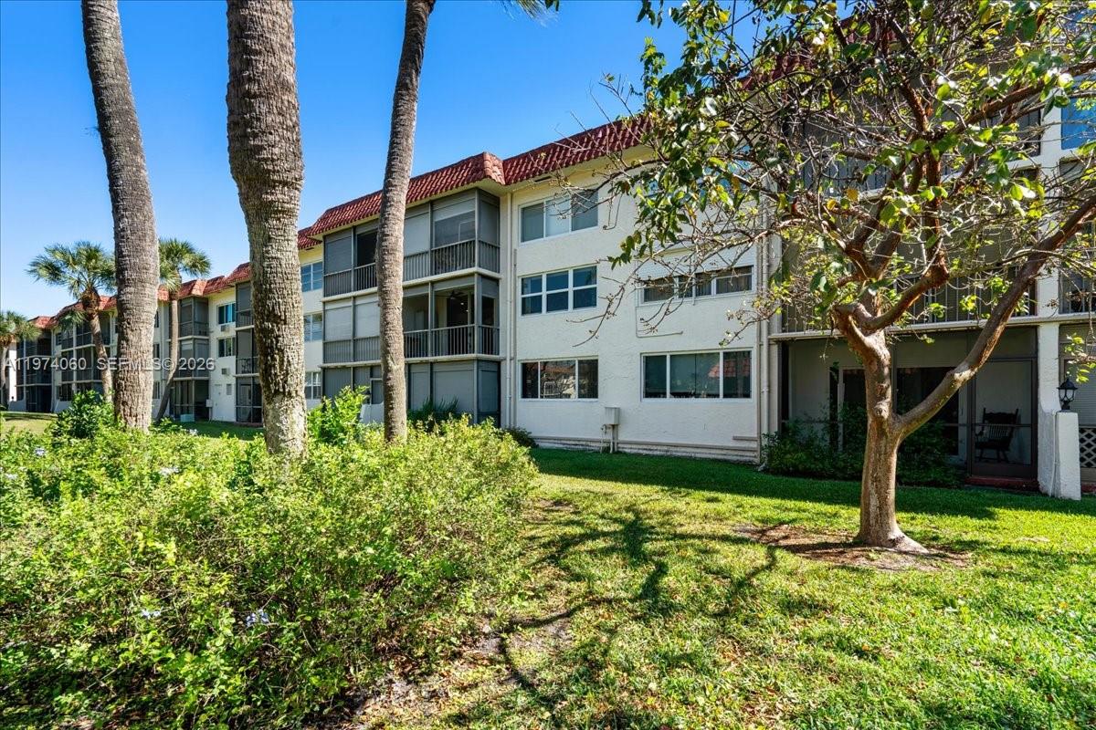 811 S Hollybrook Dr #208, Pembroke Pines FL 33025