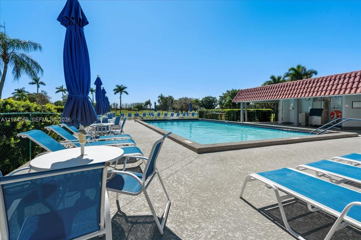 811 S Hollybrook Dr #208, Pembroke Pines FL 33025
