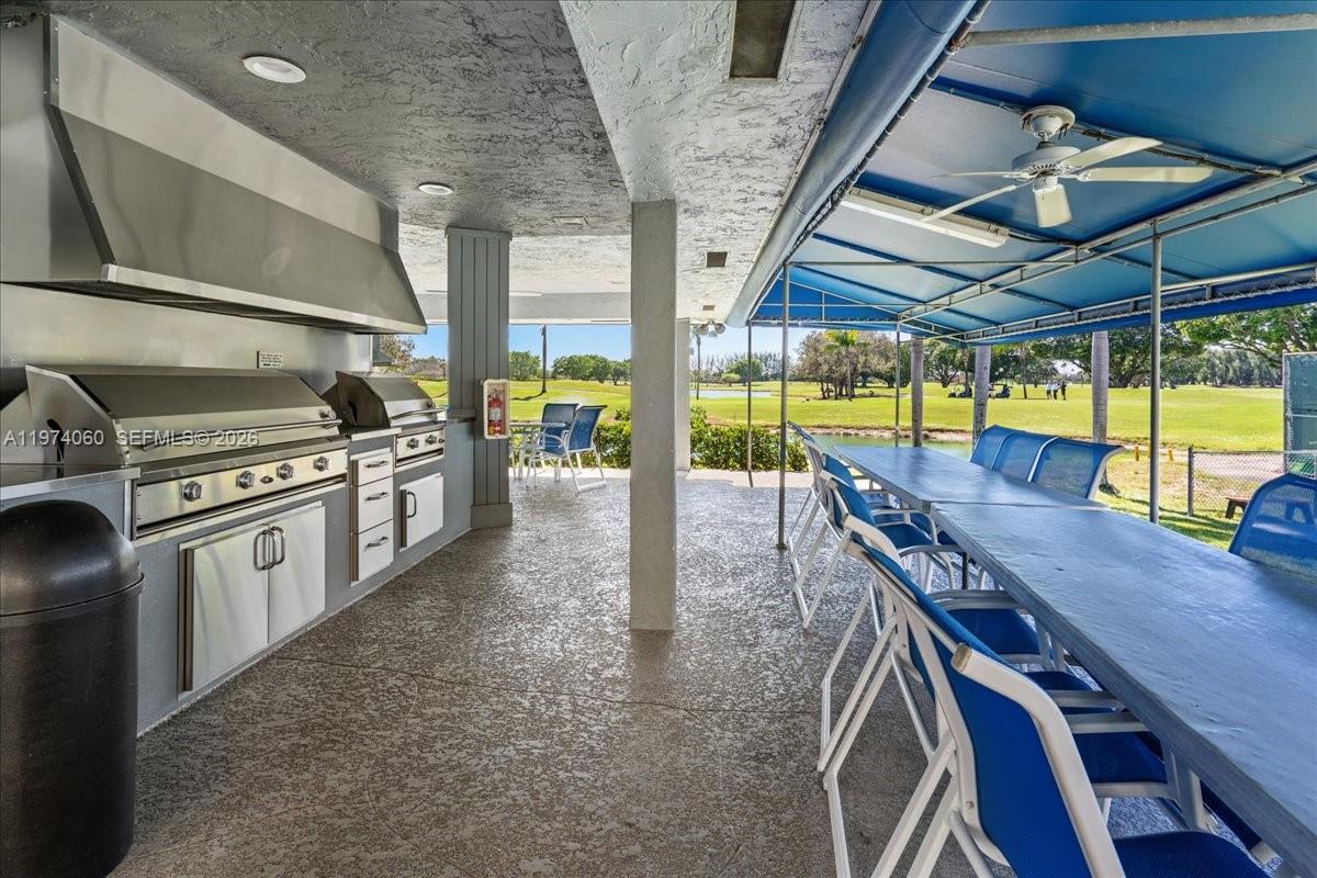 811 S Hollybrook Dr #208, Pembroke Pines FL 33025