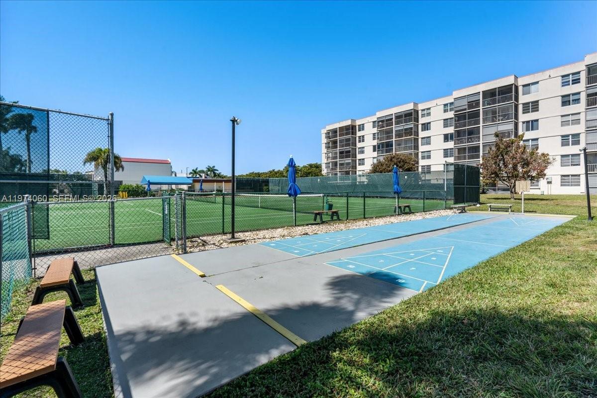 811 S Hollybrook Dr #208, Pembroke Pines FL 33025