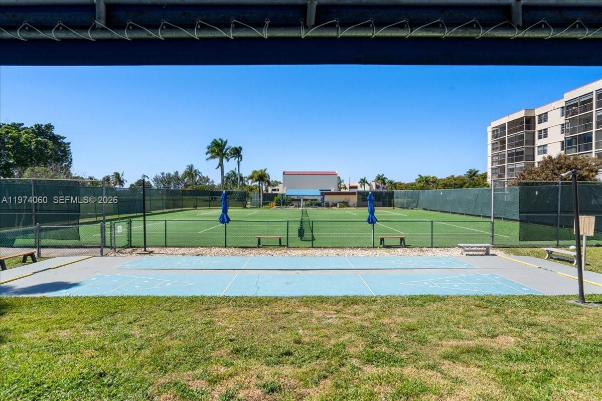 811 S Hollybrook Dr #208, Pembroke Pines FL 33025