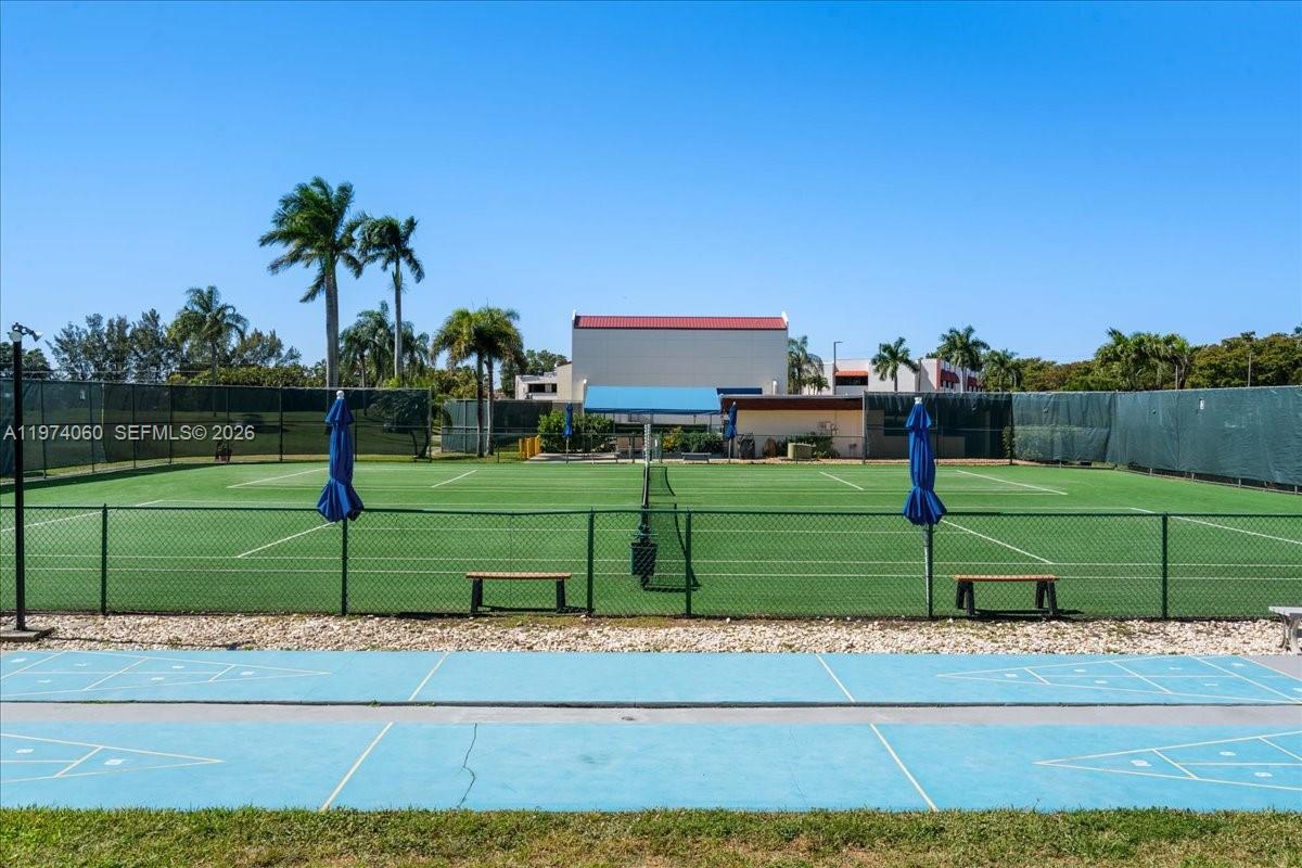 811 S Hollybrook Dr #208, Pembroke Pines FL 33025