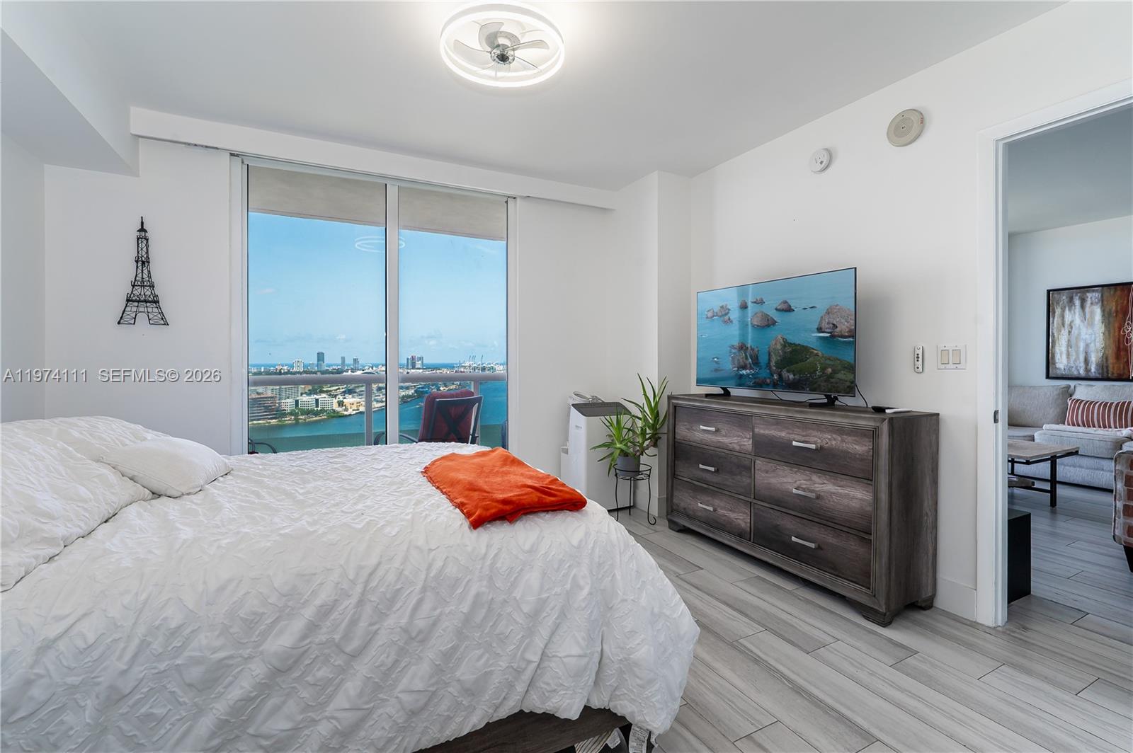 50 Biscayne Blvd #3106, Miami FL 33132