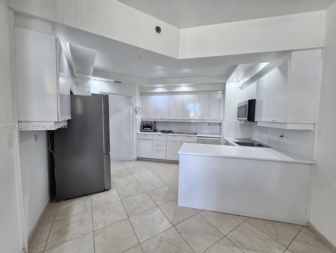 2000 Island Blvd #606, Aventura FL 33160