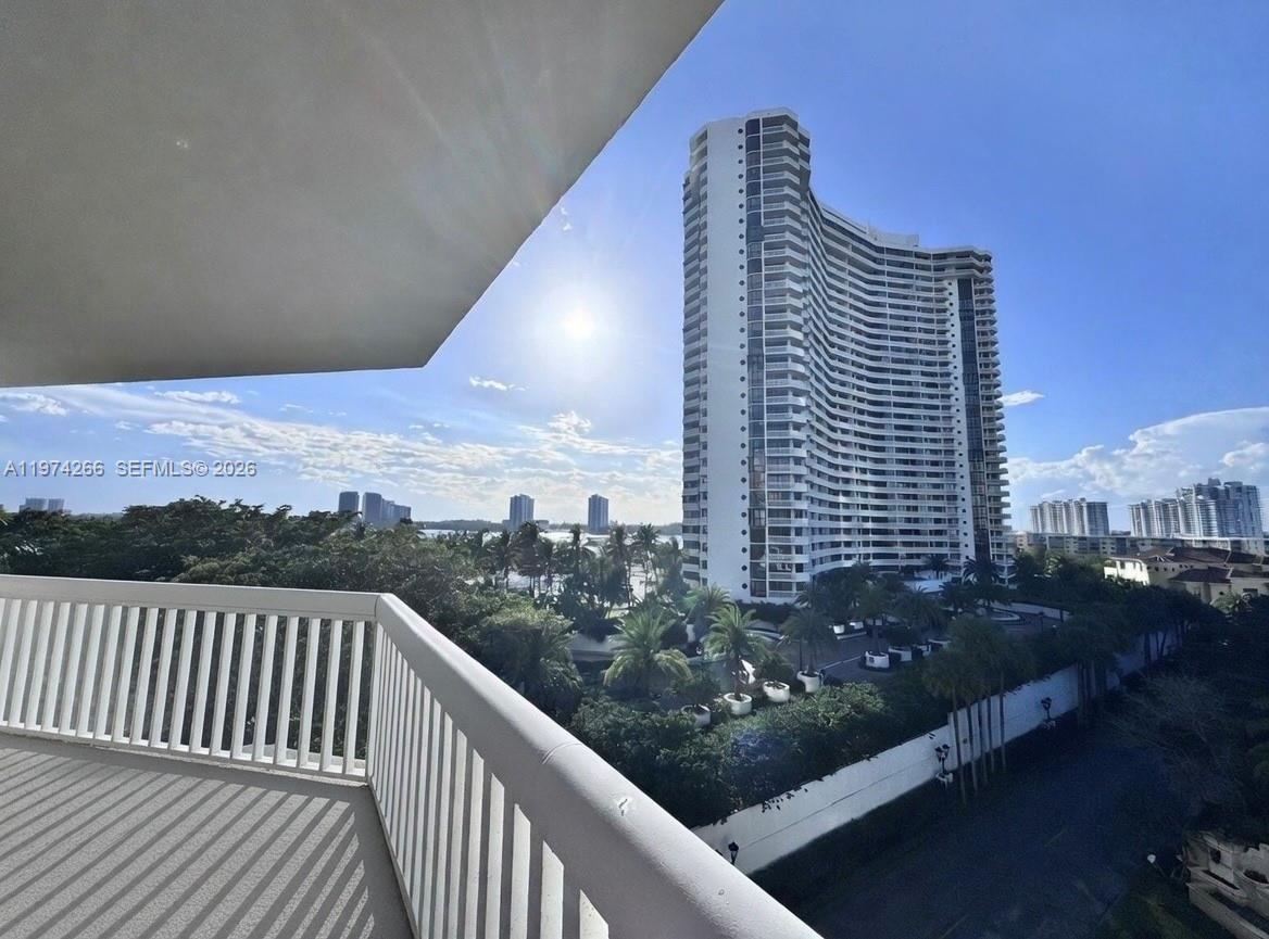 2000 Island Blvd #606, Aventura FL 33160
