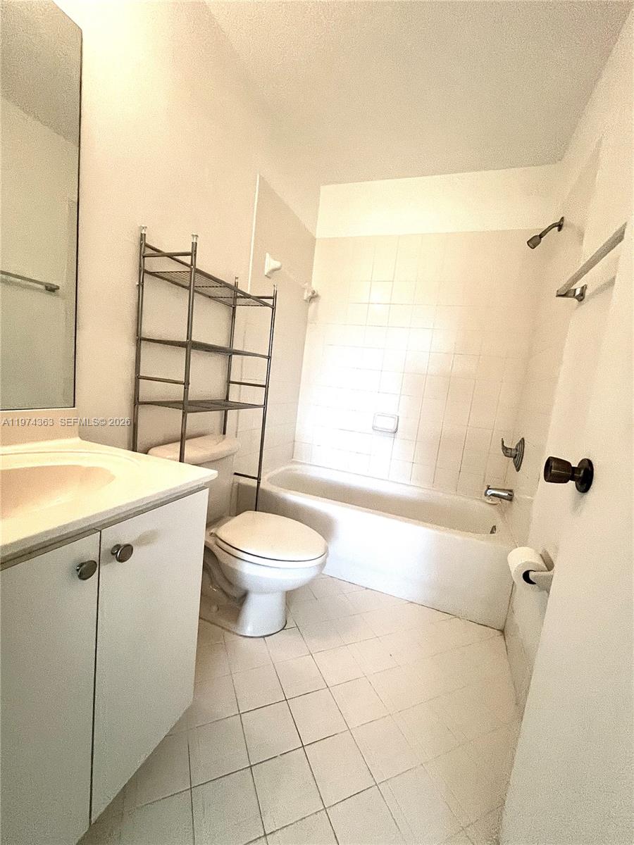 930 NE 33rd Terr #203, Homestead FL 33033