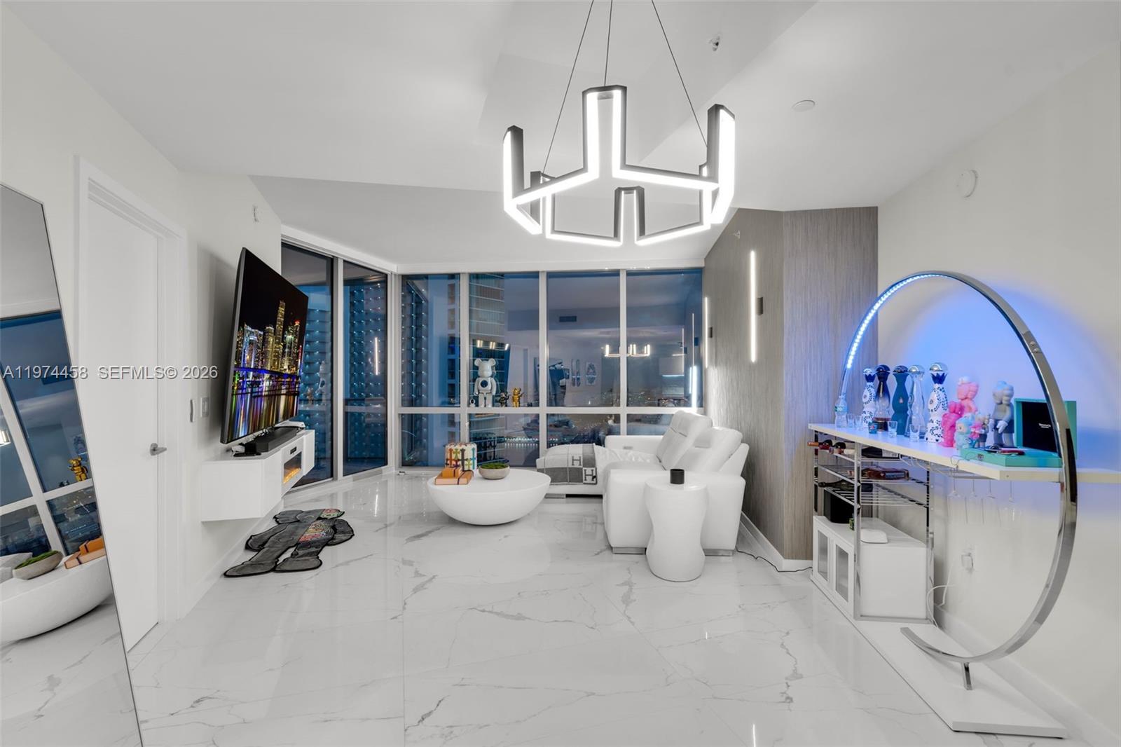 851 NE 1st Ave #4009 + Cabana 15, Miami FL 33132