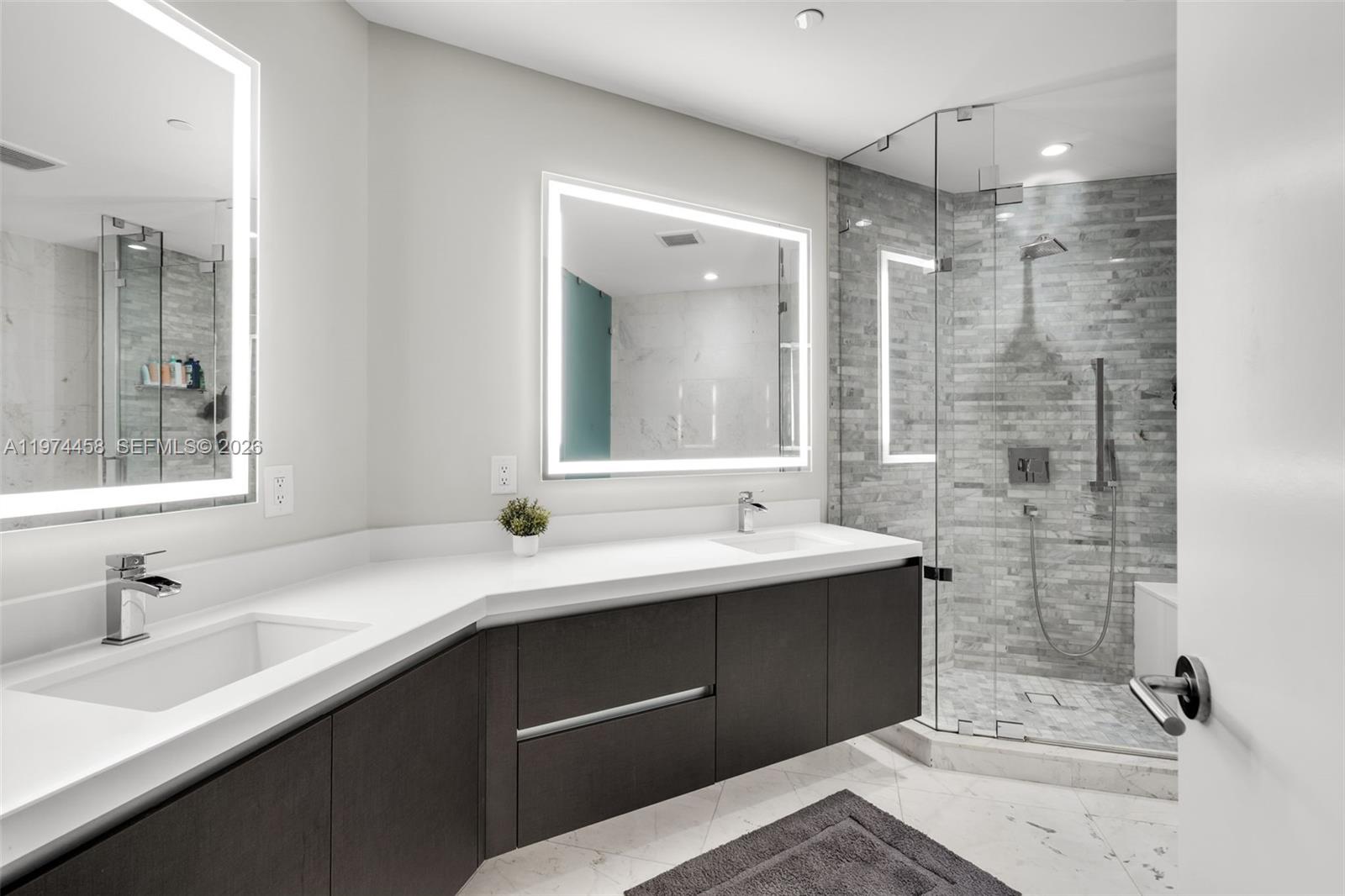 851 NE 1st Ave #4009 + Cabana 15, Miami FL 33132