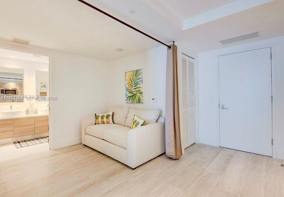 121 NE 34th St #1603, Miami FL 33137