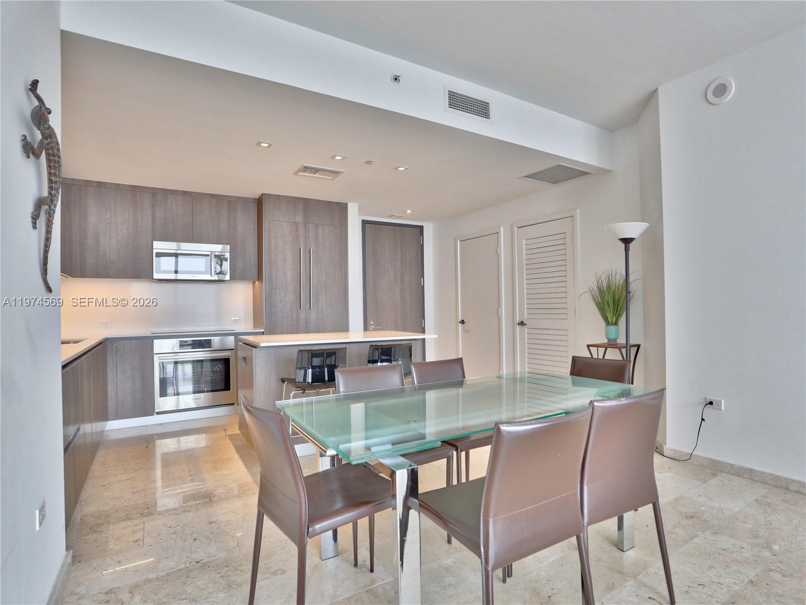 88 SW 7th St #3805, Miami FL 33130