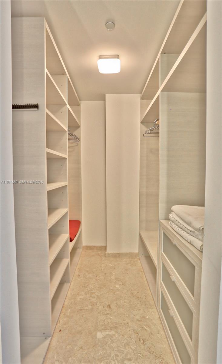 88 SW 7th St #3805, Miami FL 33130