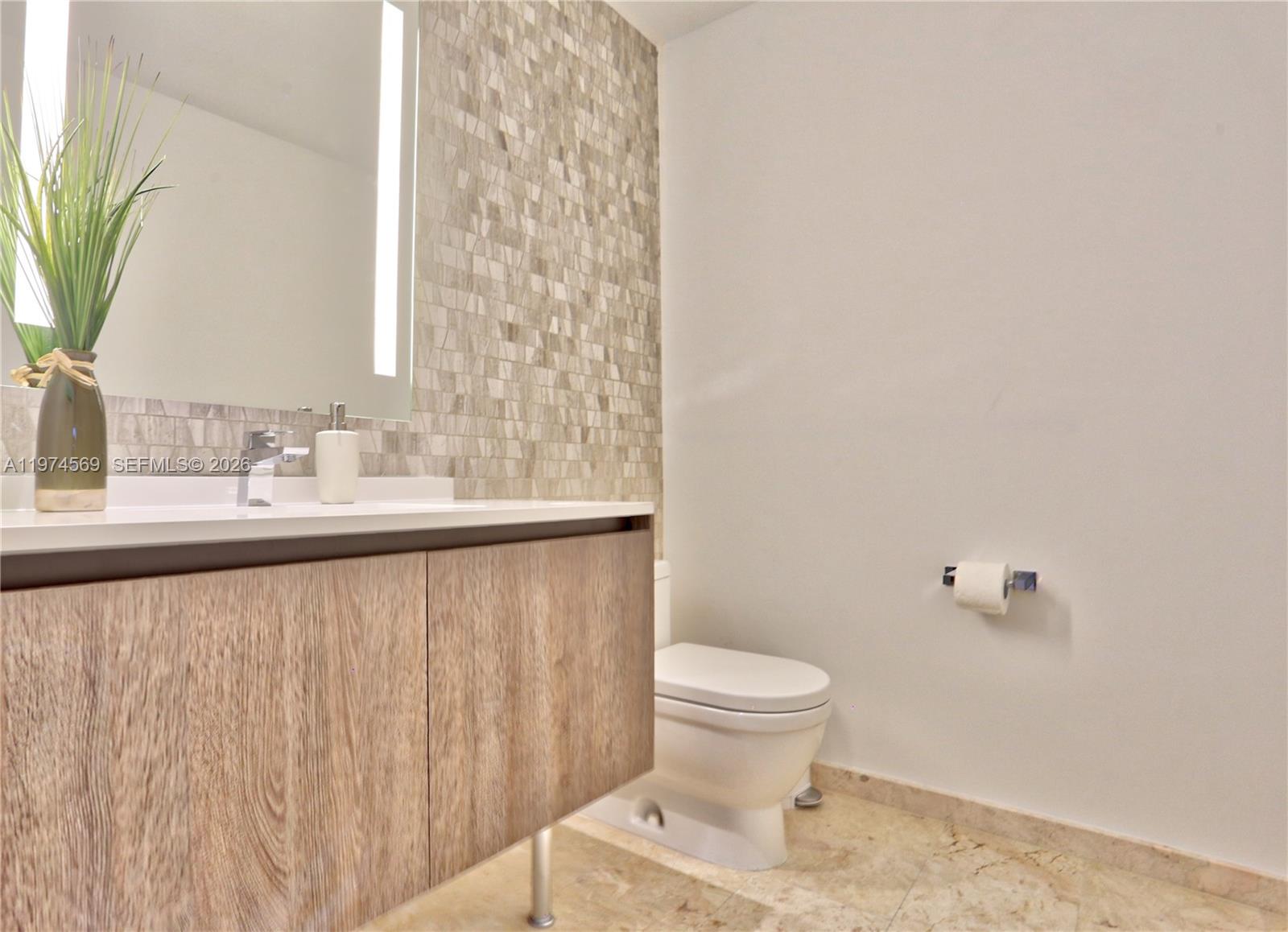 88 SW 7th St #3805, Miami FL 33130