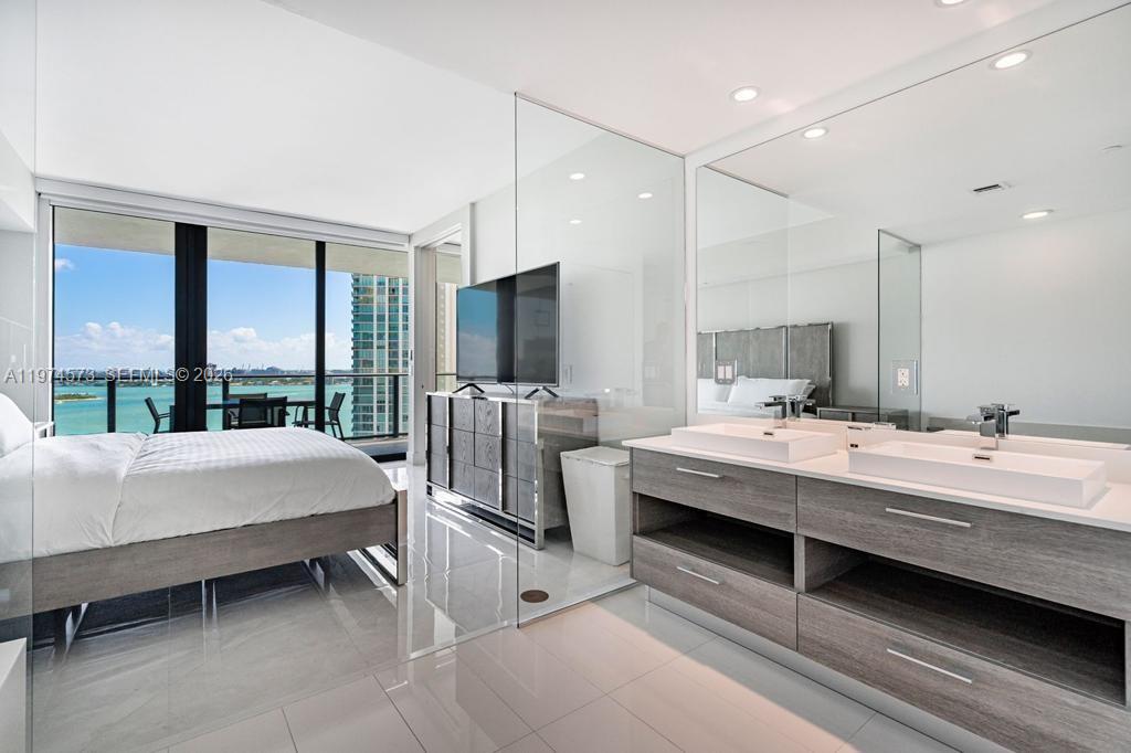 650 NE 32nd St #2005, Miami FL 33137