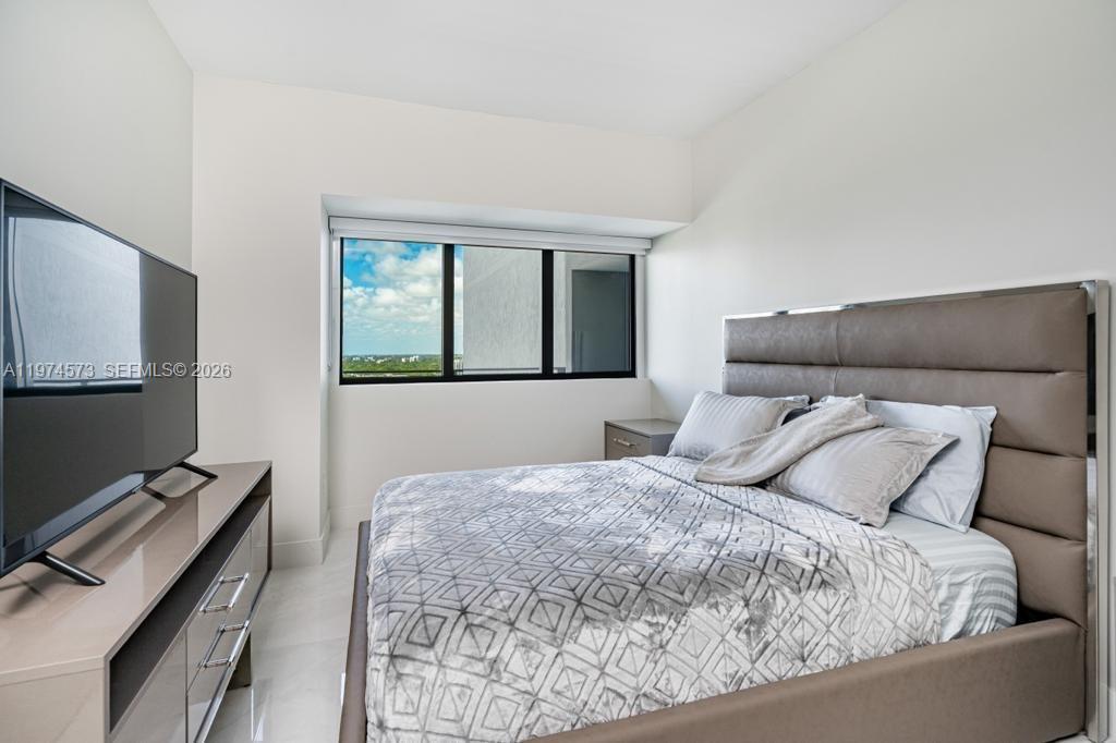 650 NE 32nd St #2005, Miami FL 33137
